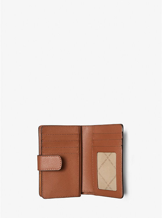 Medium Crossgrain Leather Wallet (LUGGAGE) - Disponivel